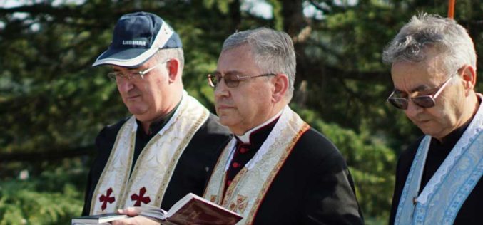Епископот Стојанов служеше Молебен во Паљурци