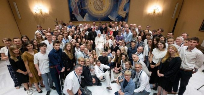 Папата Фрањо прими група млади Полјаци