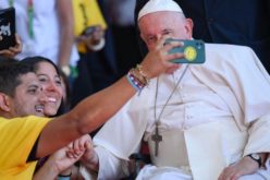 Папата се сретна со волонтерите на Светскиот ден на младите