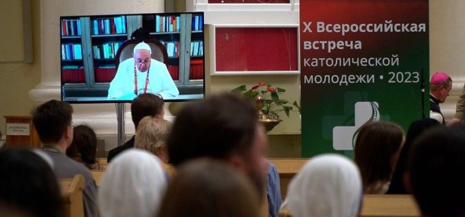 Папата Фрањо до младите Руси: Бидете творци на мирот среде конфликтот