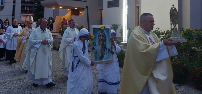 Свечено одбележан празникот на Света Мајка Тереза во нејзината родна парохија