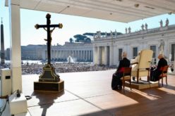 Папата се помоли за жртвите од пожарите во Јужноафриканската република