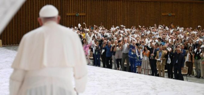 Папата: Новото човештво се создава со братството, а не со препотенција