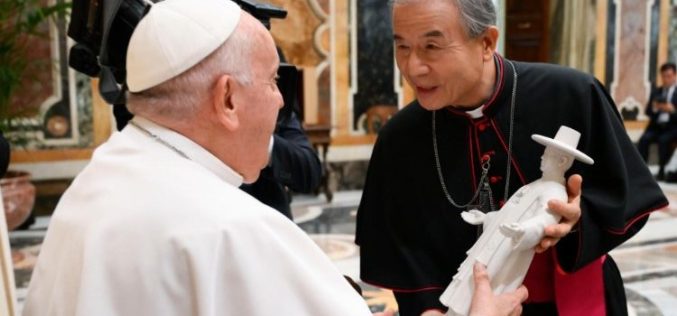 Папата: Сонувам за мир за Корејскиот Полуостров