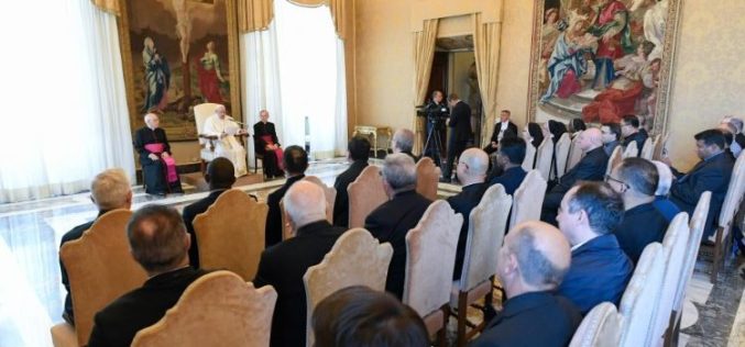 Папата: Бидете Божји експерти за молитва и милосрдие