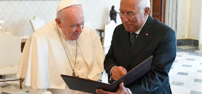 Папата Фрањо во аудиенција го прими португалскиот премиер Антонио Луис Сантос да Коста