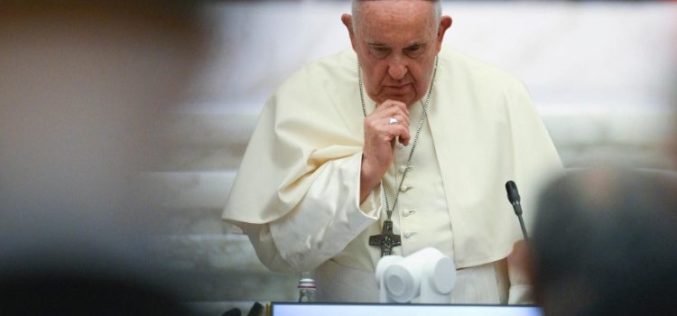 Папата се моли за жртвите од несреќата на туристичкиот автобус во Италија