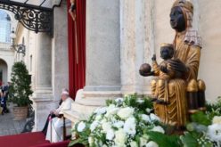 Папата Фрањо: Марија е мајка на отфрлените