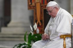 Папата: Не смееме да се навикнеме на војни, на овие ужаси против Бога и луѓето
