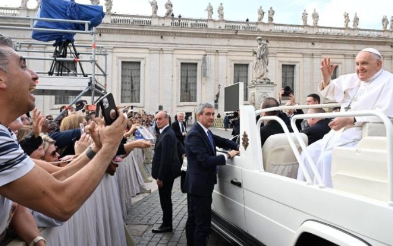Папата апелира за ослободување на заложниците и влез на хуманитарна помош во Газа