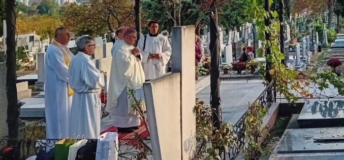 Бискупот Стојанов служеше света Литургија на гробиштата Бутел во Скопје