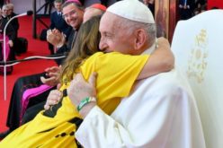 Папата до младите: Бидете надеж за многу врсници погодени од војни, насилство, депресија