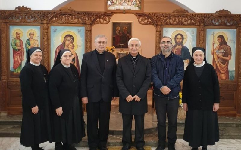 Бискупот Стојанов и Апостолскиот нунциј Суриани посетија парохии и установи на Католичката црква во Македонија