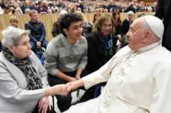 Папата: Христијанинот е светлина во темнината на насилството и војната