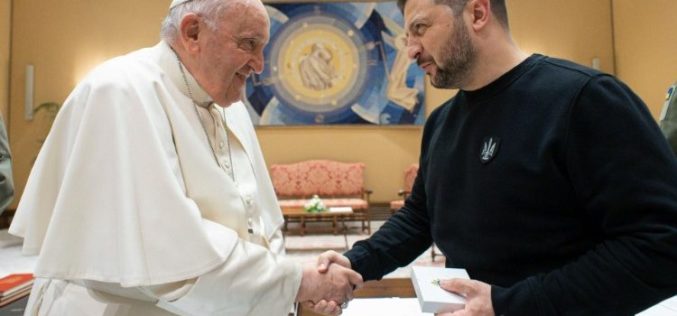 Зеленски се заблагодари на Папата за поддршката во мировните напори за Украина