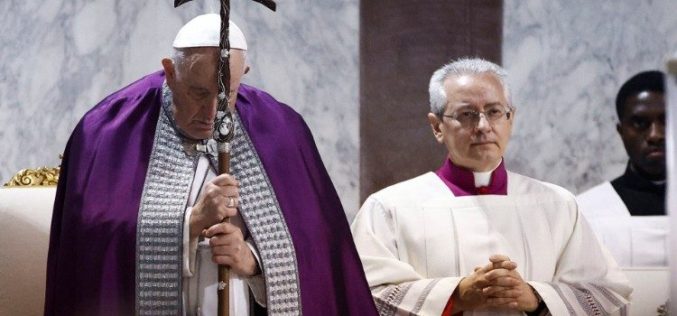 Папата ја повика Римската курија молитвено да ги доживее духовните вежби во Великиот пост