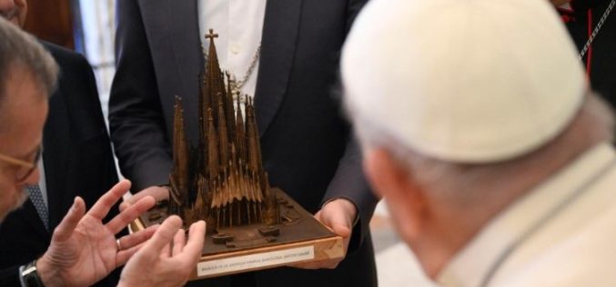 Папата ги прими членовите на Одборот за изградба на базиликата Светото Семејство во Барселона