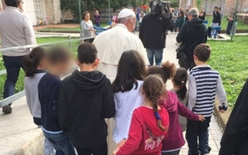 Папата Фрањо посети СОС – детско село во Рим
