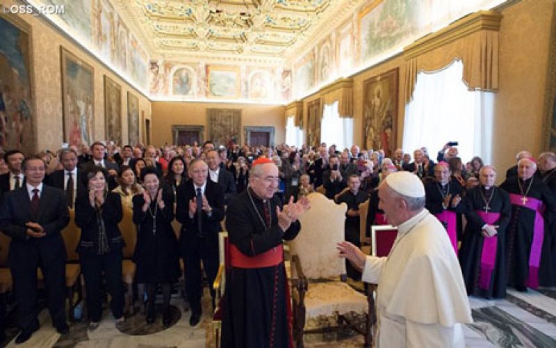 Папата се сретна со членови на фoндацијата Иван Павле II