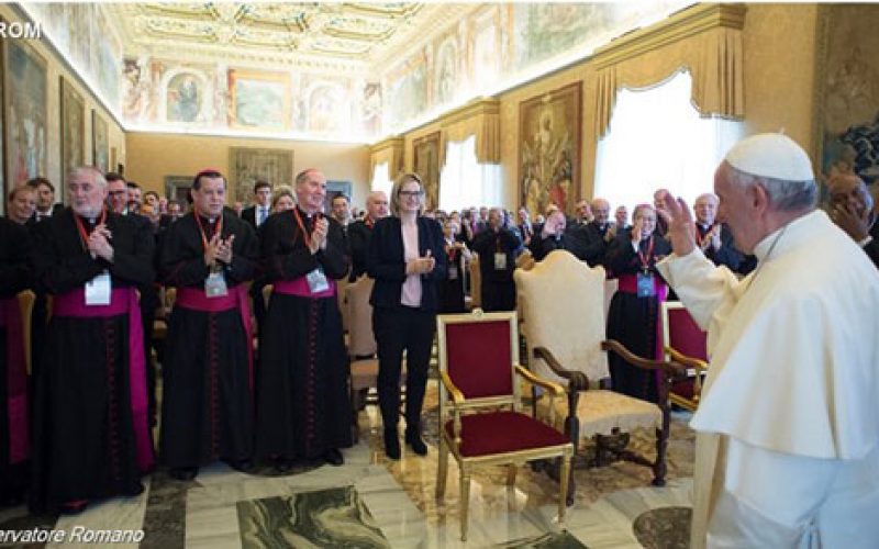 Папата Фрањо ги прими членовите на Групата Света Марта