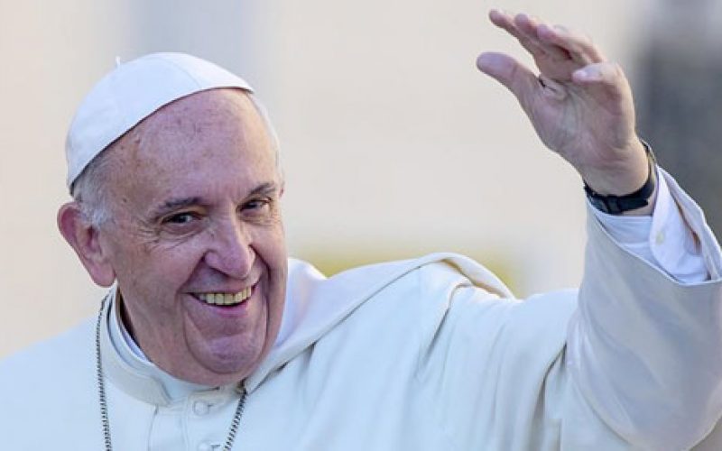 Папата преку Твитер: Молете се за мене