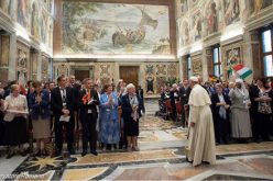 Папата со припадниците на мрежата за борба против трговијата со луѓе