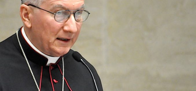 Кардинал Паролин му честиташе на новиот американски претседател