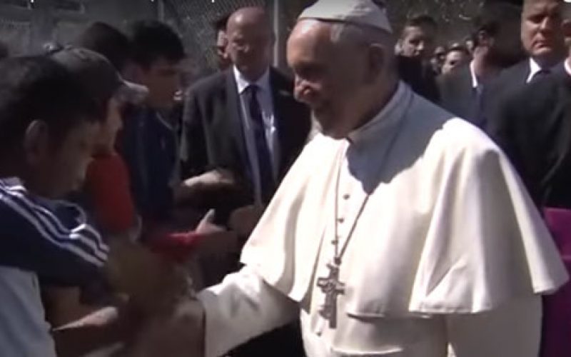 Видео: Молитвена накана на Папата за ноември