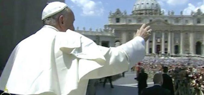 Папата: Трпеливо поднесувајте ги другите