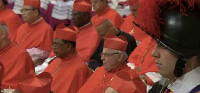 Папата именуваше 17 нови кардинали на Римската курија