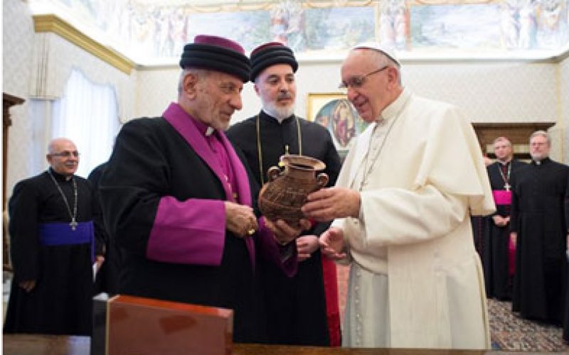 Папата и Патријархот Мар Геваргис III се молат за мир
