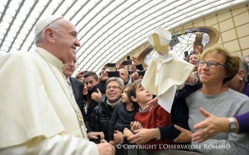 Папата: Да се молиме едни за други