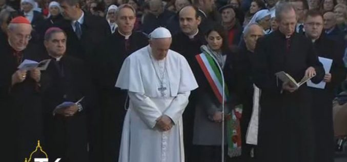 Mолитва на Папата пред стауата Безгрешно зачнување на Пресвета Богородица