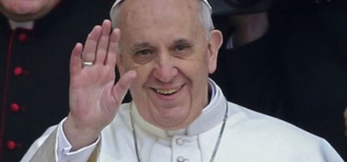Папата го честиташе Божиќ на знаковен јазик