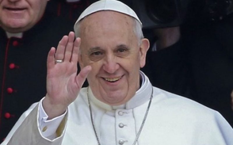 Папата го честиташе Божиќ на знаковен јазик