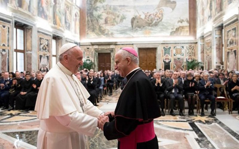 Папата Фрањо ненадејно го посети Папскиот совет за нова евангелизација