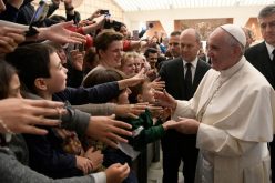 Папата: Преку Божиќ надежта влегува во светот