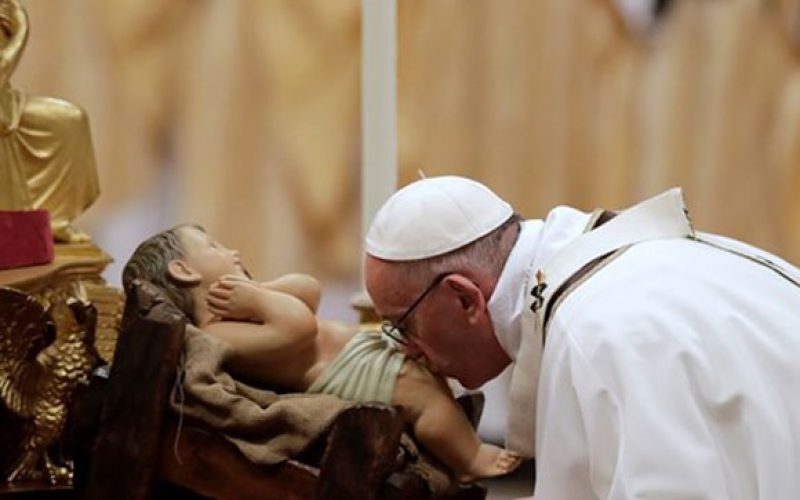 Папата на твитер повика да го упатиме погледот на јаслите