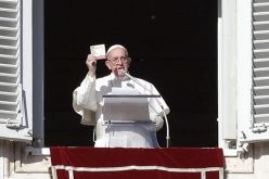 Папата: Не плашете се од Исусовото светло и отворете се за Господ