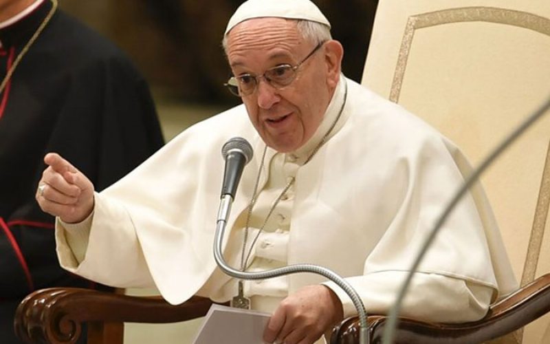 Папата: Треба да научиме да „сочувствуваме“ со оние кои трпат