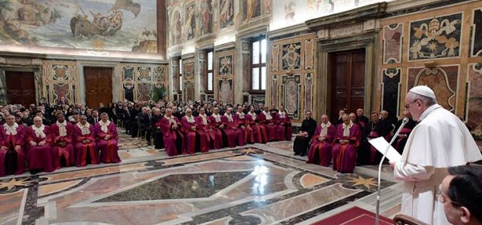 Папата до Римската Рота: Потребен е катекуменат за бракот