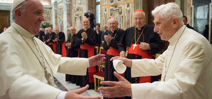 Ломбарди: Убаво е да се има почесен Папа кој моли за Црквата