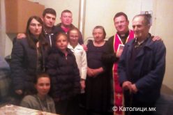 Младите од Петралинци во посета на старите и болните луѓе