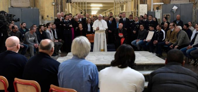 Папата го посети миланскиот затвор Сан Виторе