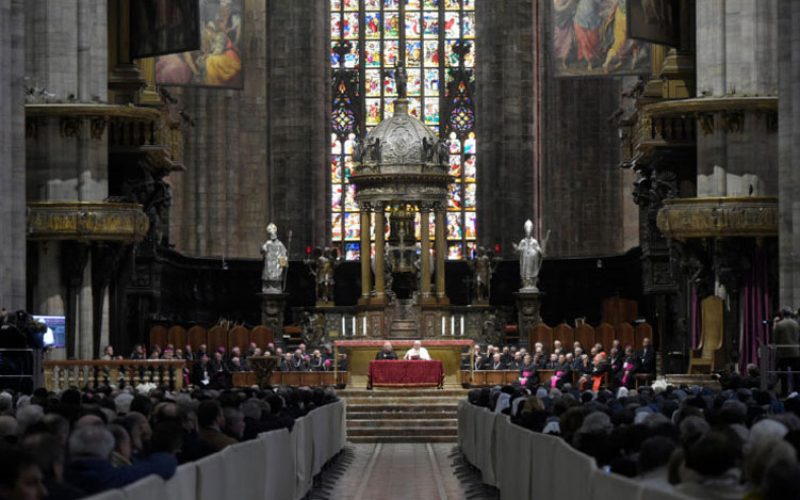Што им кажа Папата на богопосветените лица во Милано?