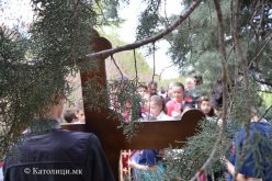 Крстен пат за деца на ридот Самораница