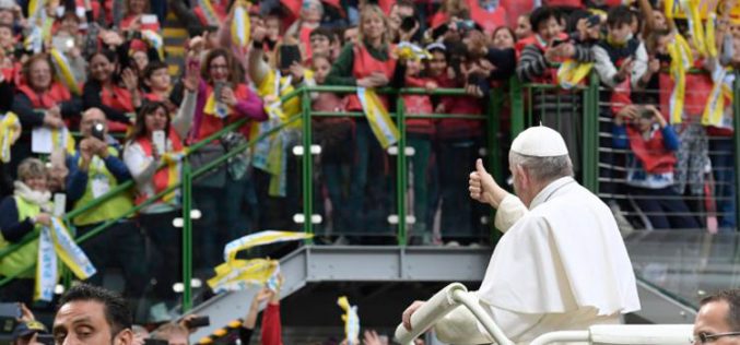 Во Милано Папата одговараше на прашања од младите