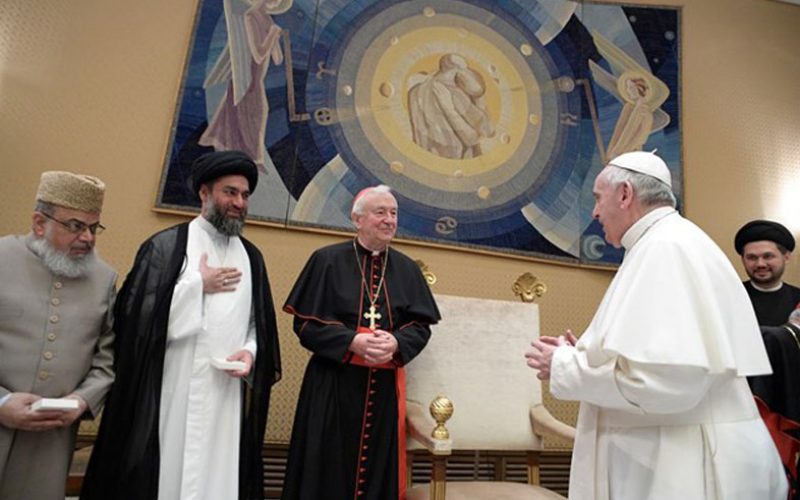 Папата се сретна со делегација на муслимански водачи од Велика Британија
