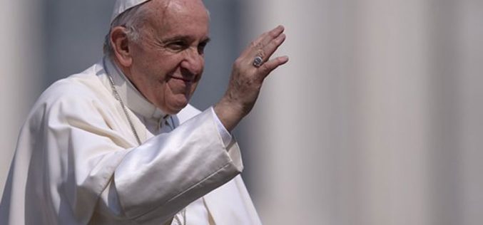 Папата Фрањо: Не секогаш е лесно да се оди по патот на мирот
