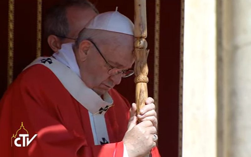Папата се моли за жртвите од нападот во Египет